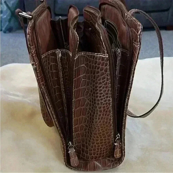 EUC- LIZ CLAIBORNE GATOR EMBOSSED-FAUX
LEATHER-BRIEFCASE/SHOULDER BAG - Picture 10 of 15